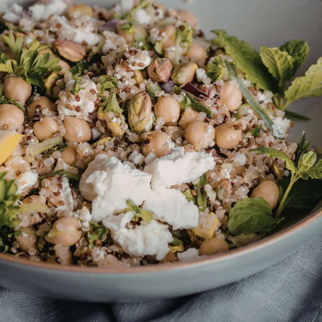 Salada de Grão-de-Bico com Atum e o Toque Dijon Irresistível