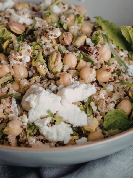 Salada de Grão-de-Bico com Atum e o Toque Dijon Irresistível