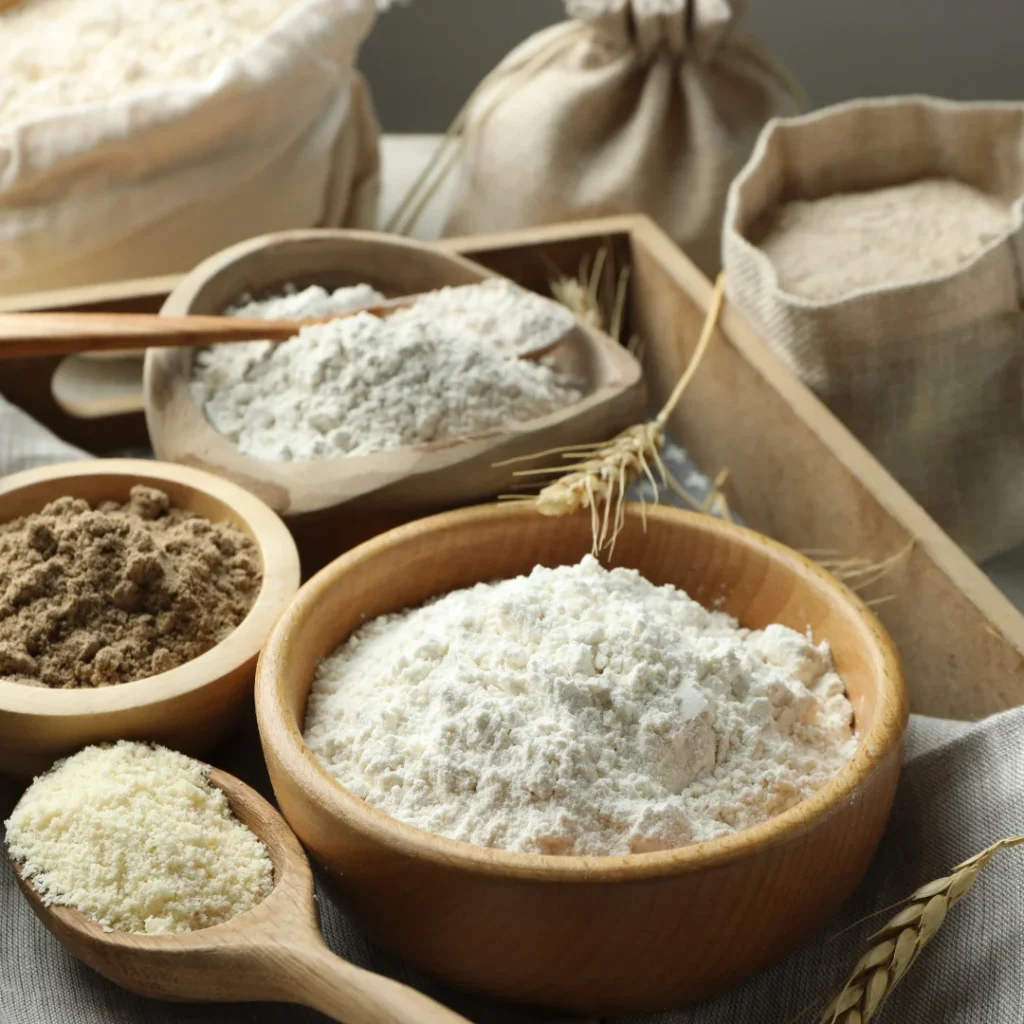 tipos de farinha em tigelas
